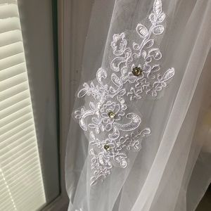 White wedding veil 35 in single tier